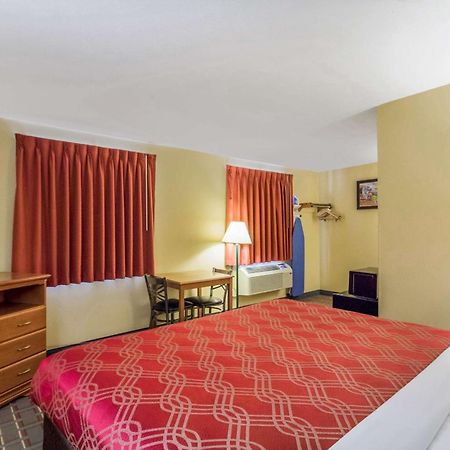 Econo Lodge Lansing - Leavenworth Eksteriør bilde
