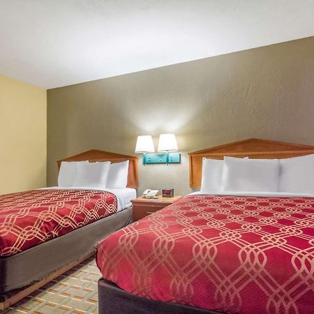 Econo Lodge Lansing - Leavenworth Eksteriør bilde