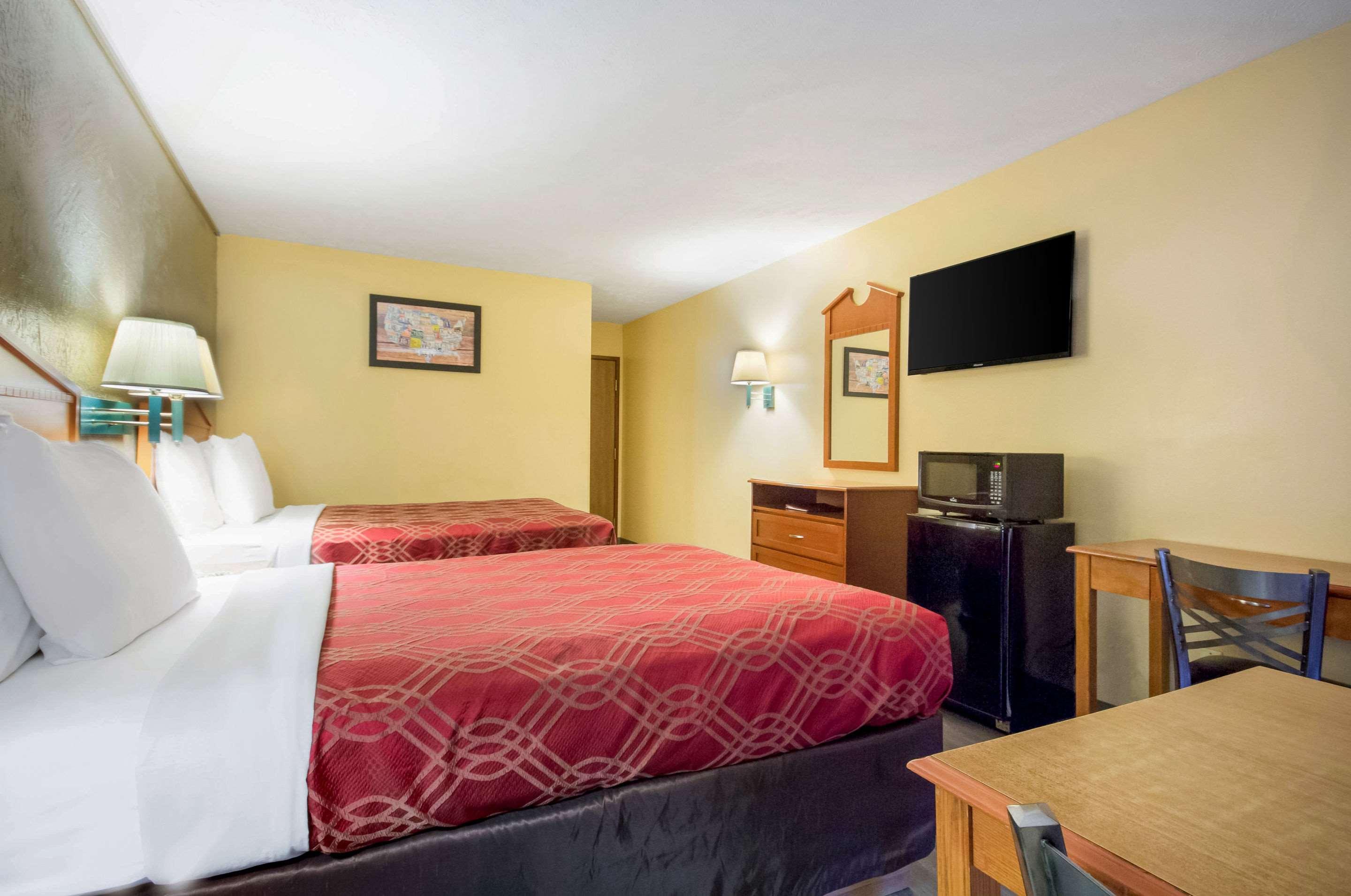 Econo Lodge Lansing - Leavenworth Eksteriør bilde