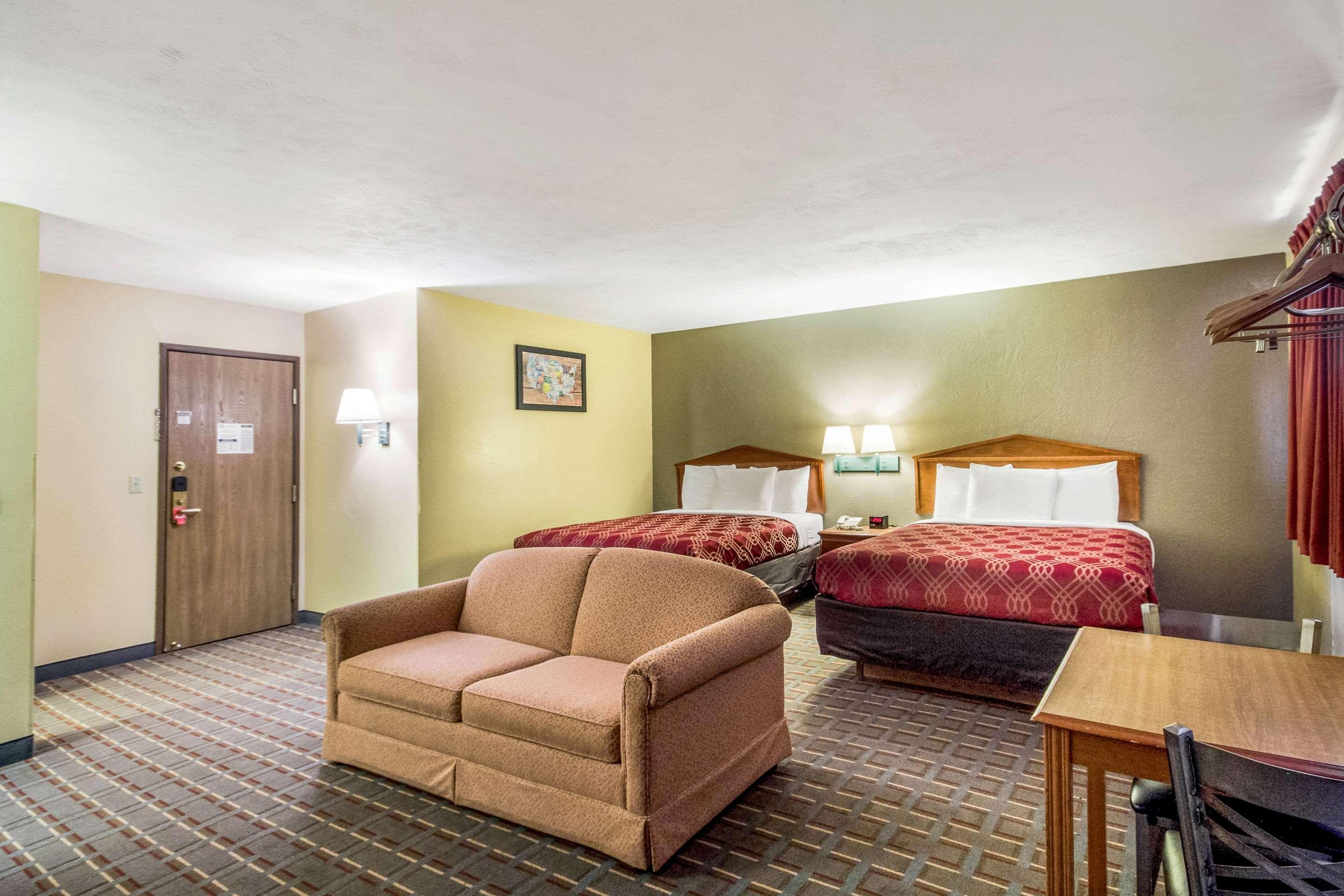 Econo Lodge Lansing - Leavenworth Eksteriør bilde