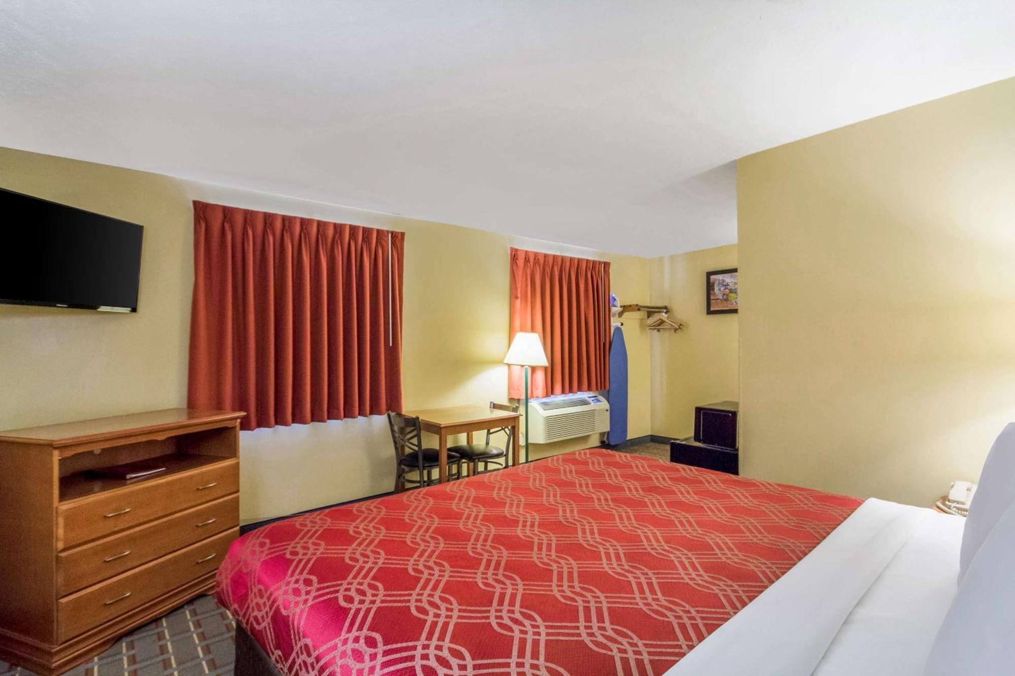 Econo Lodge Lansing - Leavenworth Eksteriør bilde