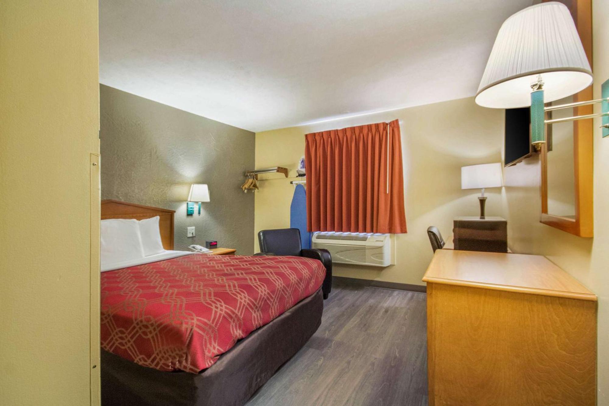 Econo Lodge Lansing - Leavenworth Eksteriør bilde