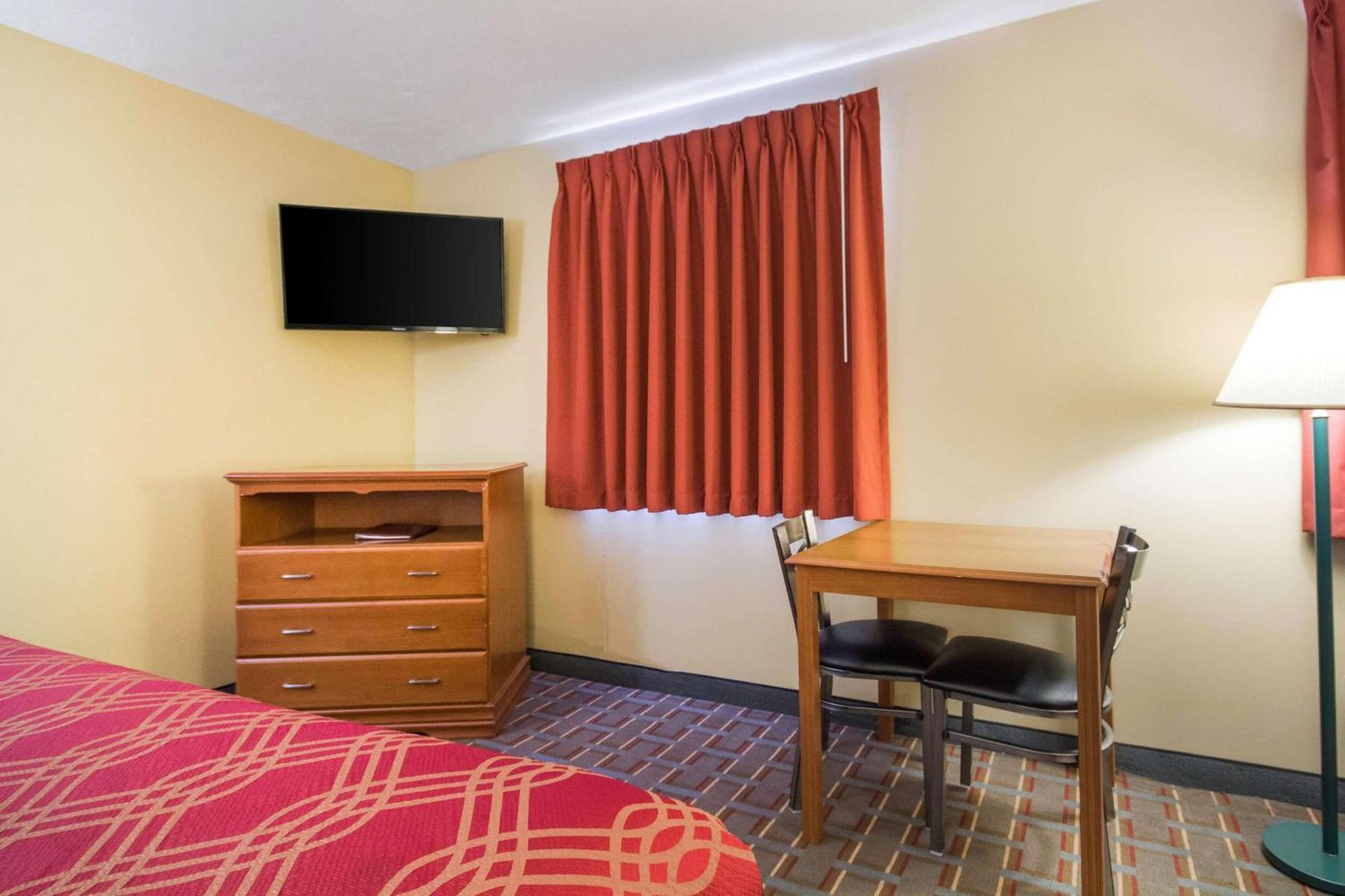 Econo Lodge Lansing - Leavenworth Eksteriør bilde